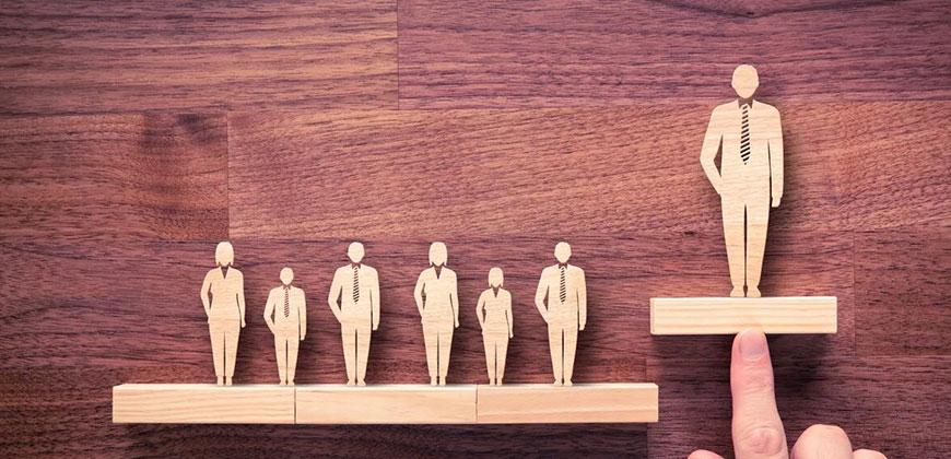 Is-it-OK-to-hire-friends-at-work?